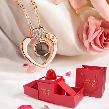 COLLAR TE AMO EN 100 IDIOMAS + COFRE DE ROSAS ETERNAS